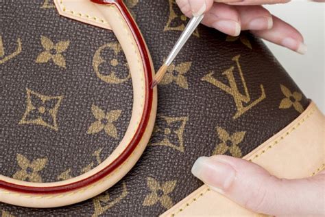 come pulire la pelle louis vuitton|Louis Vuitton Handbag Cleaning and Restoration.